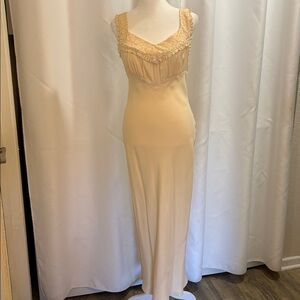 REFORMATION NWOT Gorgeous Pale Yellow Lace and silk layer Dress. Feminine